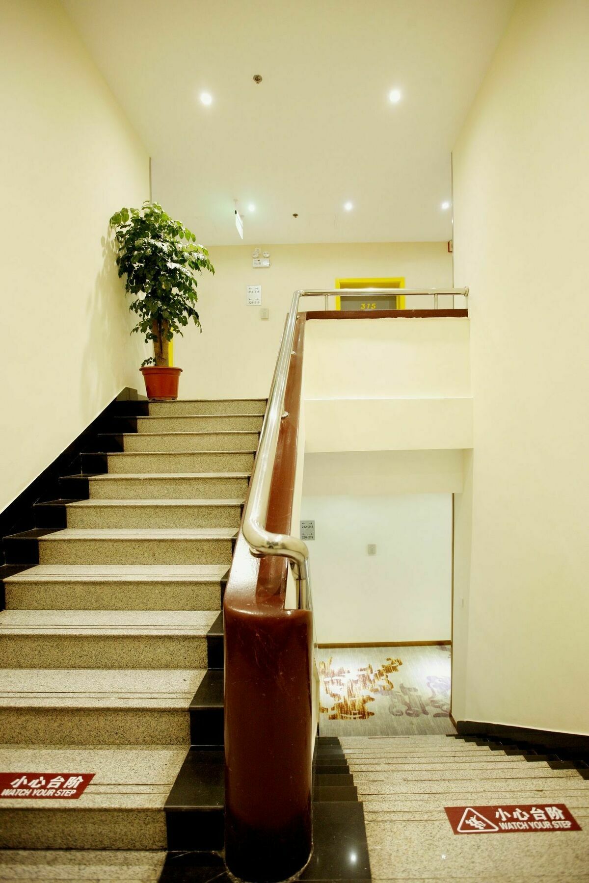 Beijing Dongdan Hotel Near Wangfujing Street,Tian'Anmen Square,The Forbidden City,Free Self-Service Laundry Room Экстерьер фото